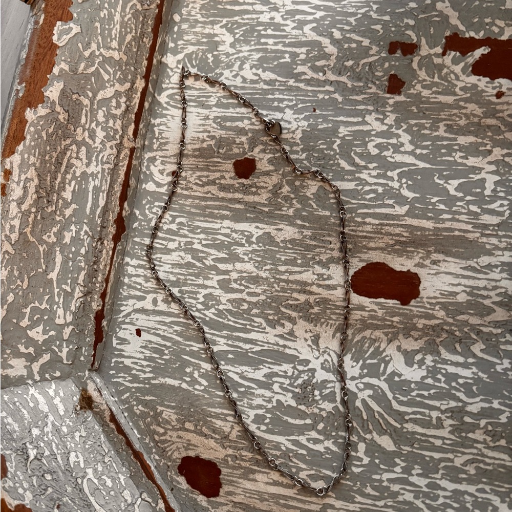 Elegant Silver Chain Necklace - Picture 5 of 12